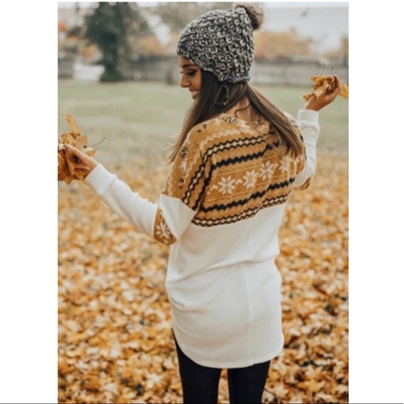 🎉HPx2🎉1 LEFT: Med 💛Yellow Shift Blouse w/ ❄️ - Picture 3 of 7